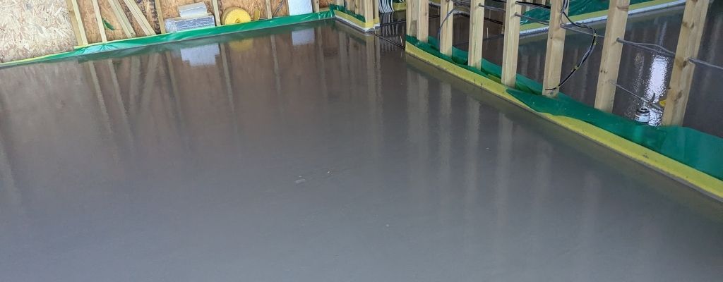 self-levelling screed